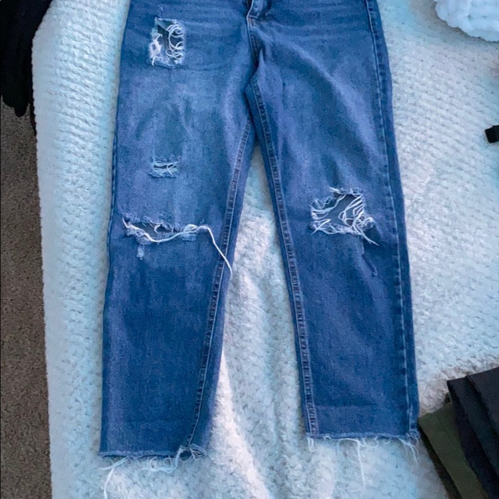 HIGH RISE RIPPED JEANS - Picture 3 of 6